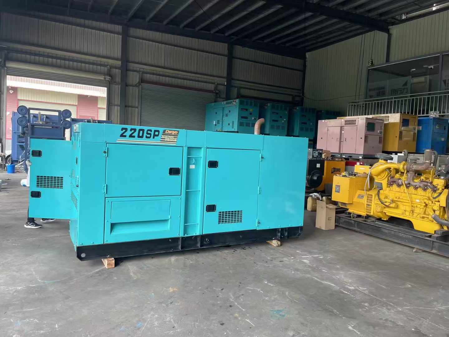 阳高柴油发电机组长期不间断运行时，如何监控其温度和压力？